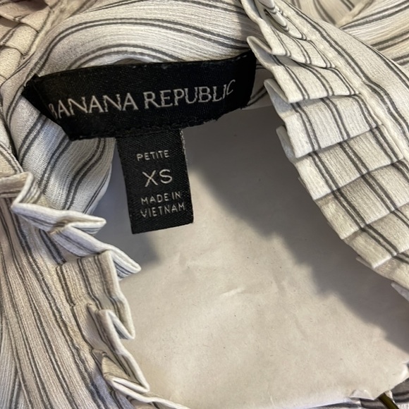Banana Republic Ruffle Button Down White/Grey Size XSP - Picture 3 of 4
